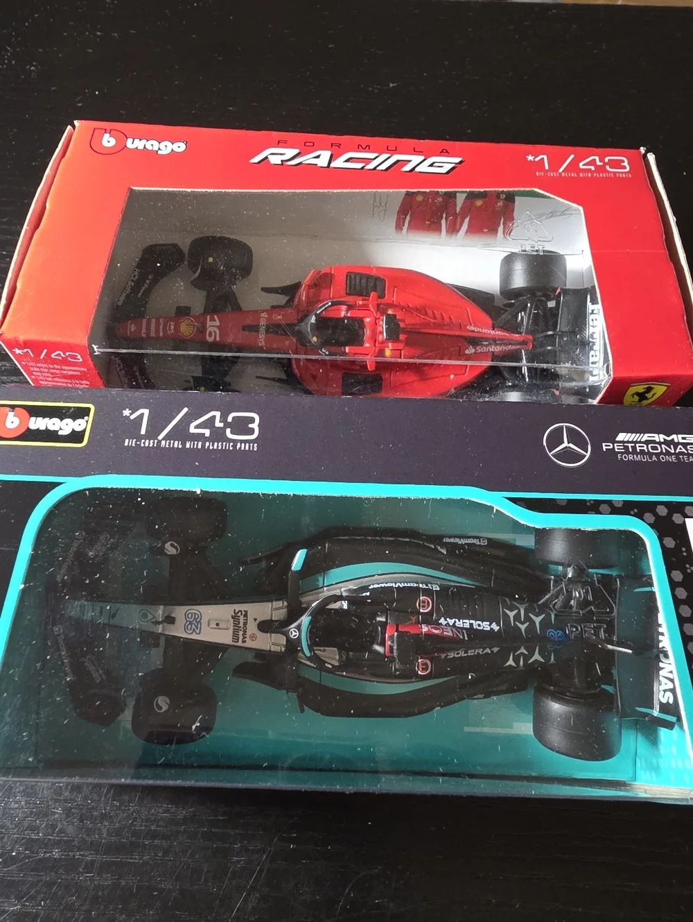 Bburago Diecast 1:43 Mercedes-AMG Petronas F1 & 2023 Ferrari SF-23 Formula 1